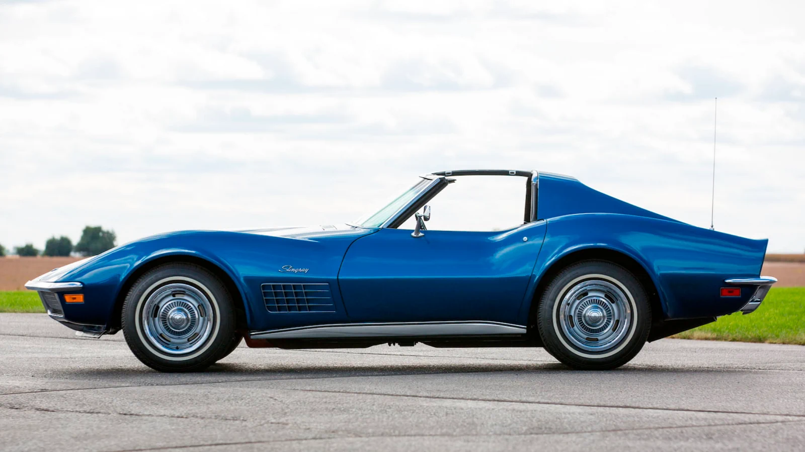 Click to Enlarge-Esc to Close Corvette Generations/C3/C3 1971 Side View Blue.webp